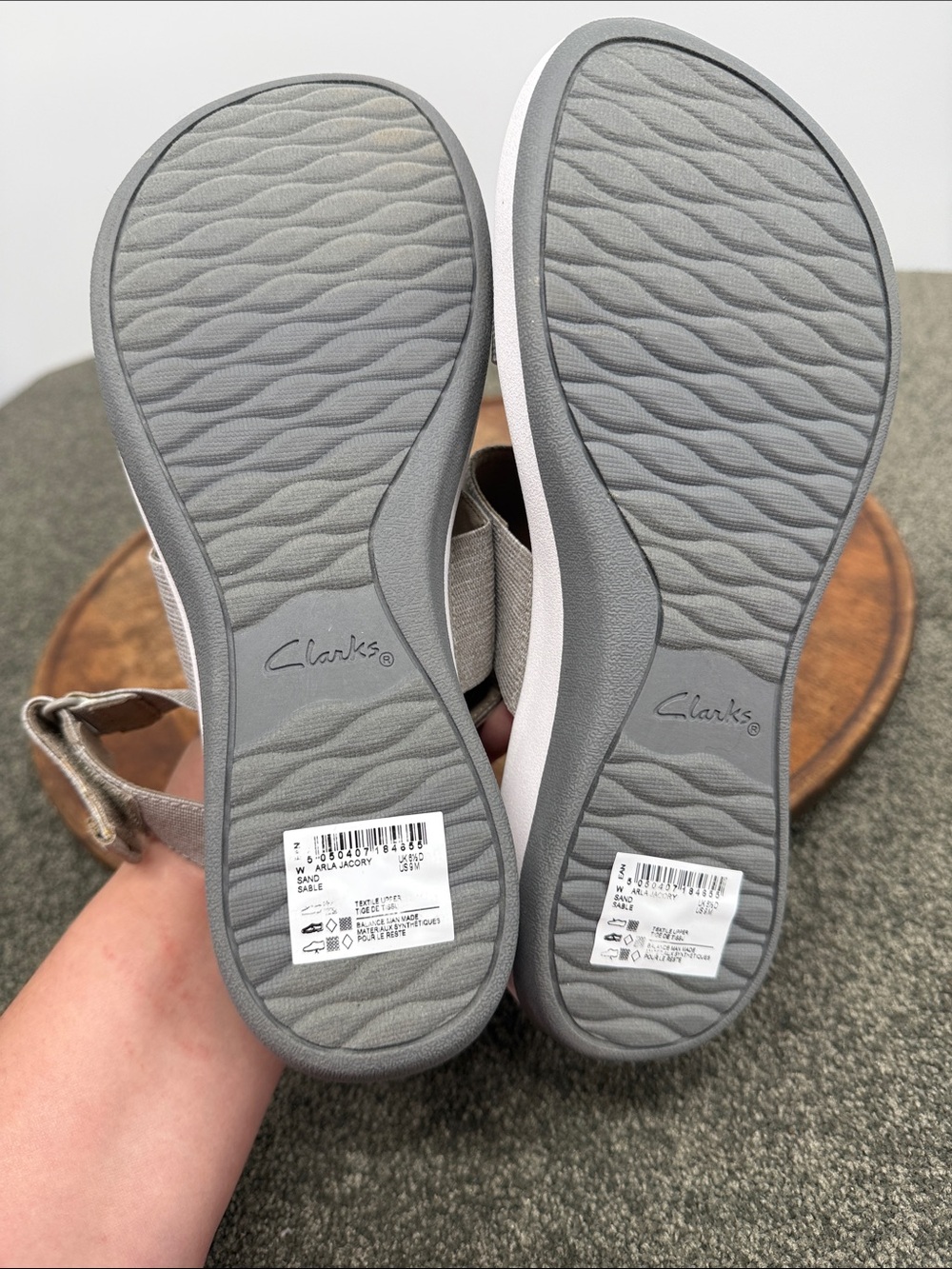 Cloudsteppers Clarks Sandal Wm 9 Arla Jacory Sand Gray Stretch 2 Strap Slingback - Picture 8 of 12